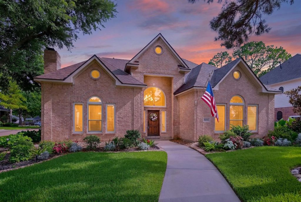 18203 Knotty Green Drive, Houston