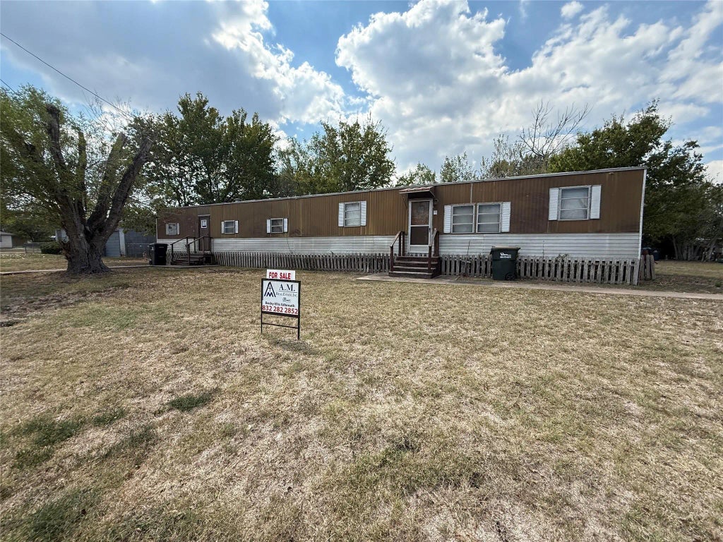 506 S Colorado Street, Flatonia