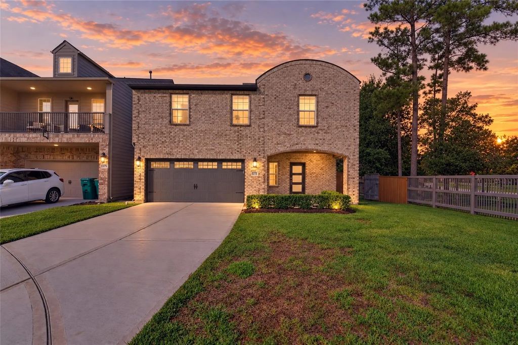 2129 Solstice Boulevard, Spring