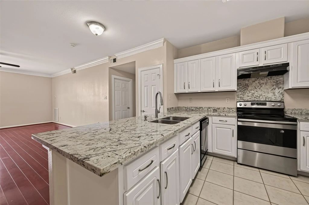6633 W Sam Houston Parkway S 3c, Houston