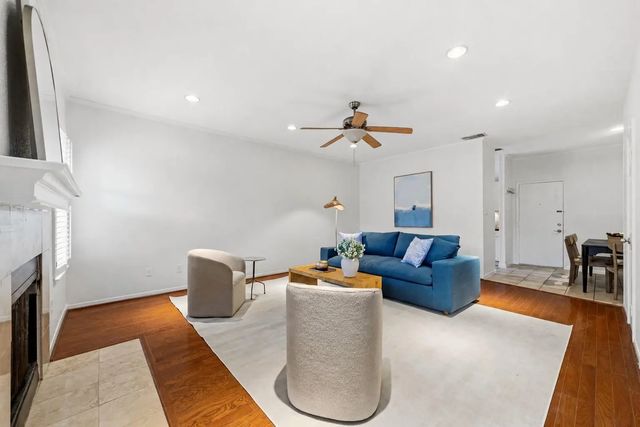 9850 Pagewood Lane 1009, Houston