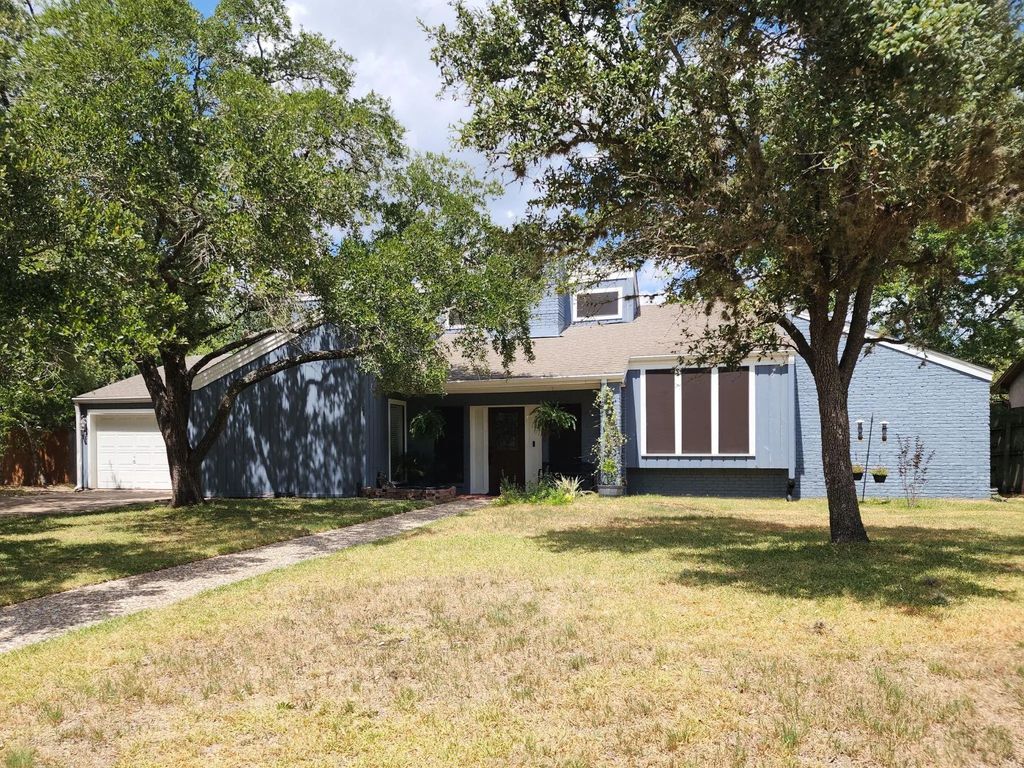 1901 Comal Circle, College Station