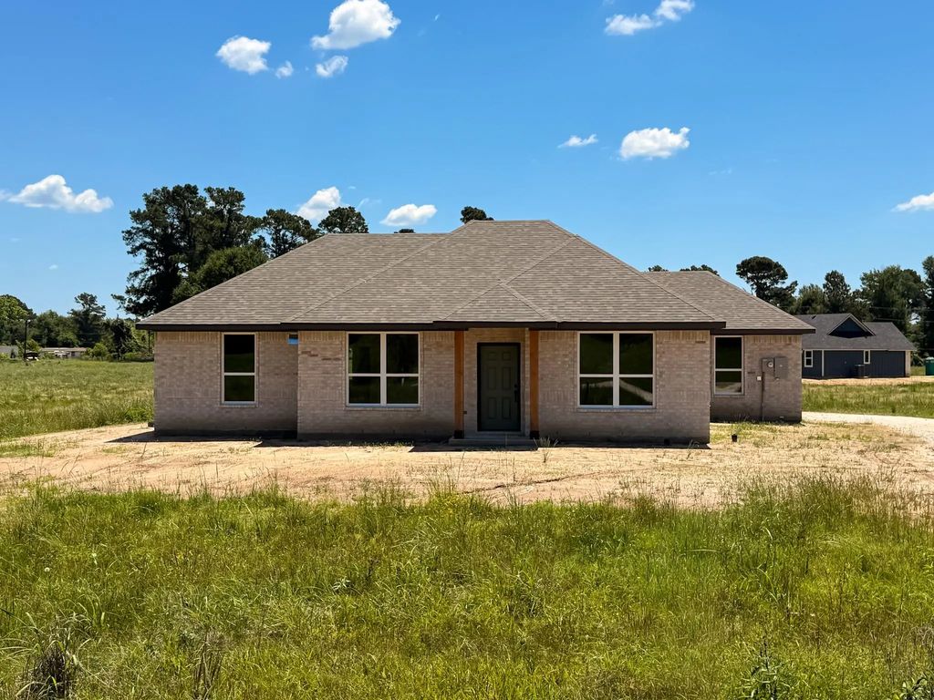 555 Pineview Circle, Jewett
