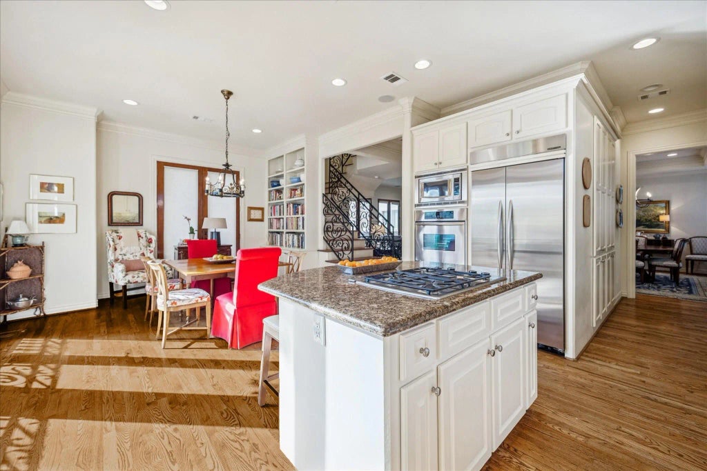 2025 Park Street, Houston