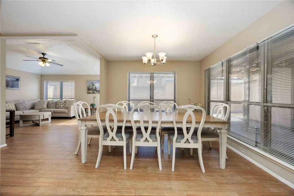 2423 Prides Crossing Road, Houston