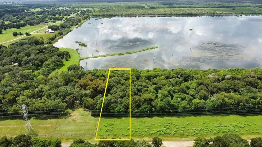 201 Middle Bayou Trail, Angleton