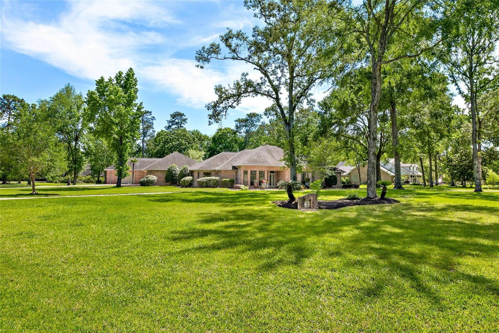 2 Oak Crest Circle, Magnolia