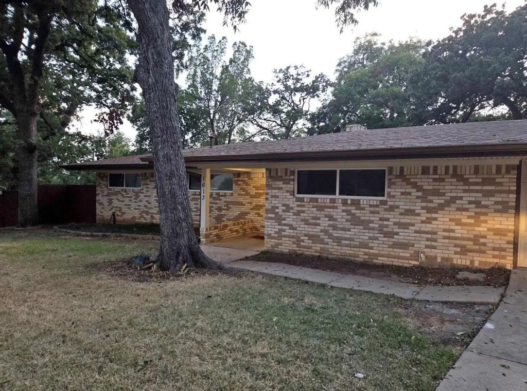 1613 Barbara Drive, Irving