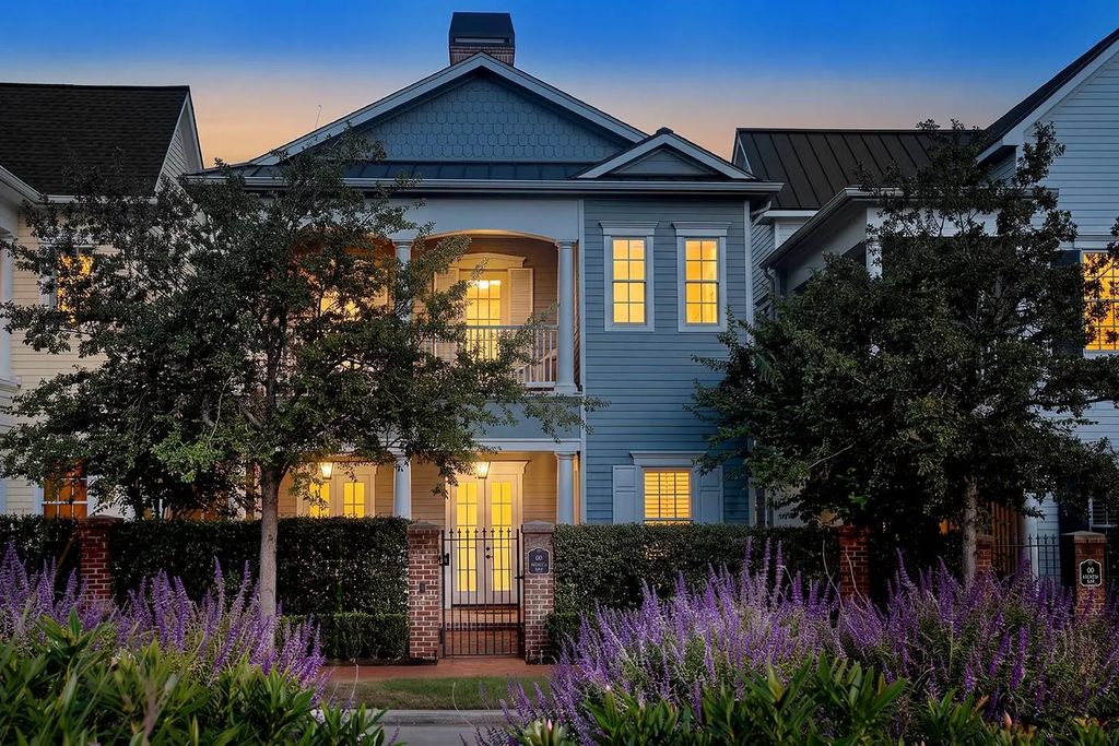 56 N Bay Boulevard, The Woodlands