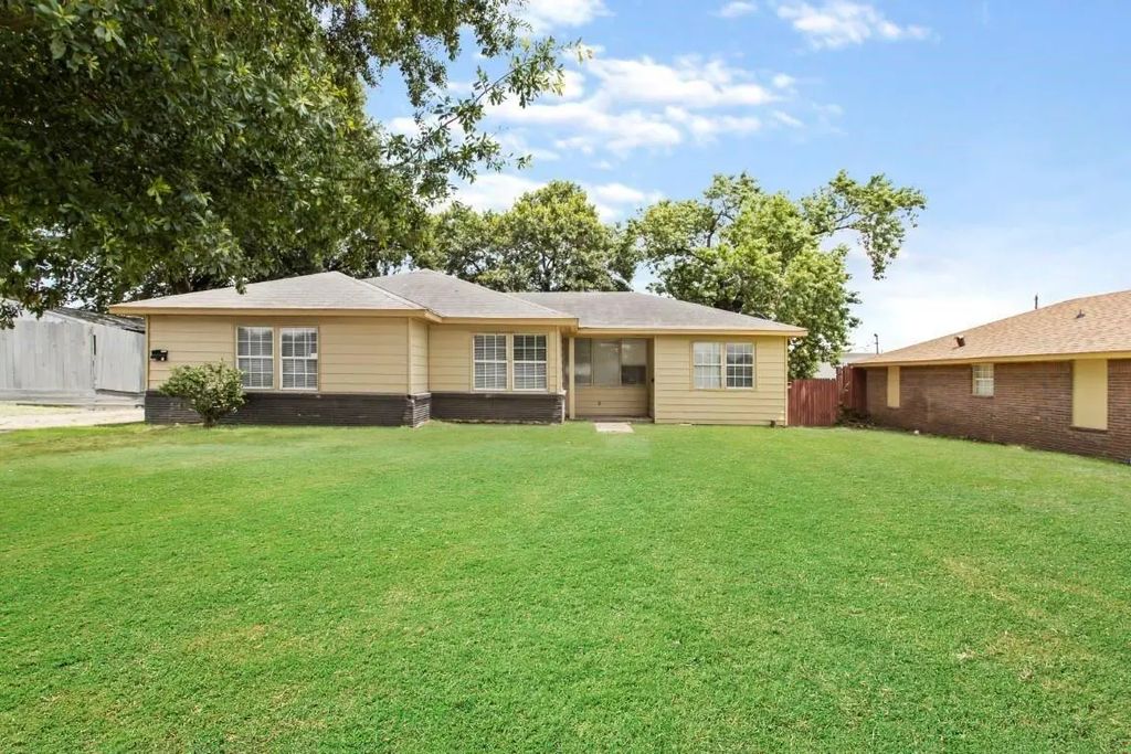 13210 Rockglen Street, Houston