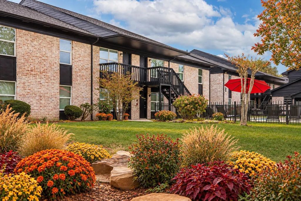 327 W Hufsmith Road 48, Tomball