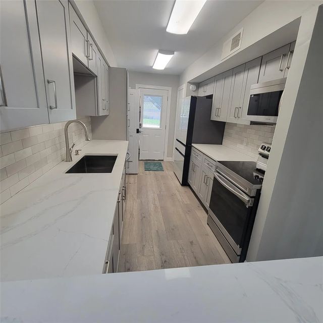 5210 Arboles Drive B1, Houston