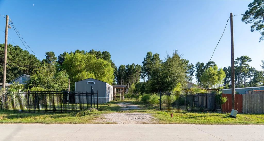 446 County Road 3546, Cleveland