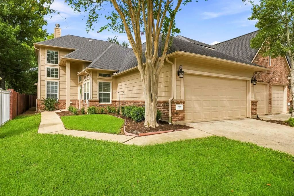 8903 Silent Willow Lane, Sugar Land