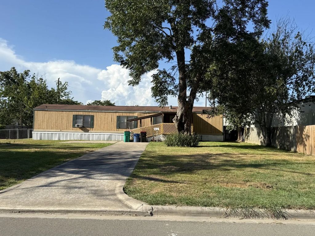 14 William Avenue, Baytown