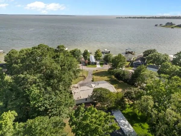 388 Apple Grove, Livingston