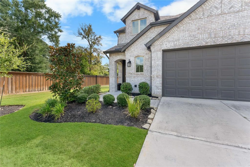 27208 Dripping Ledge Court, Magnolia