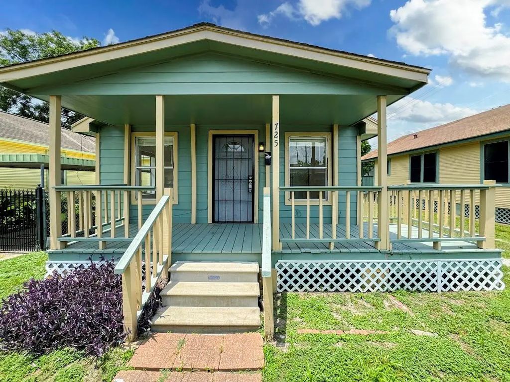 725 E 32nd 1/2 Street, Houston