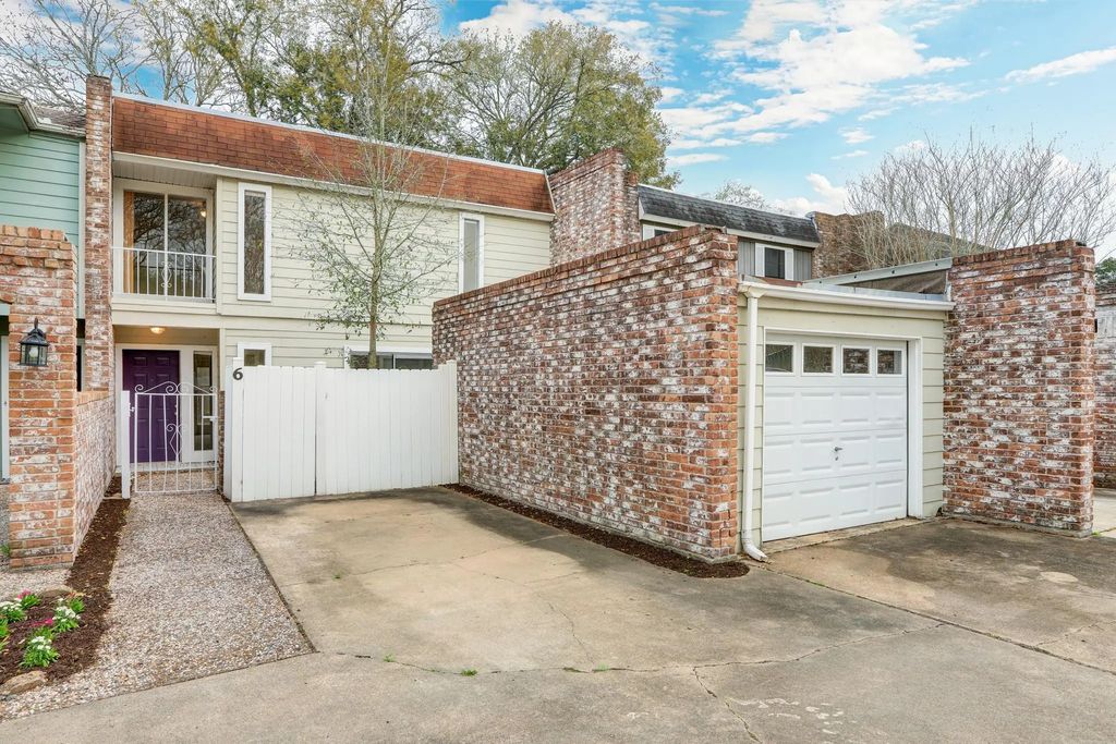 6 Dorado Drive, Friendswood