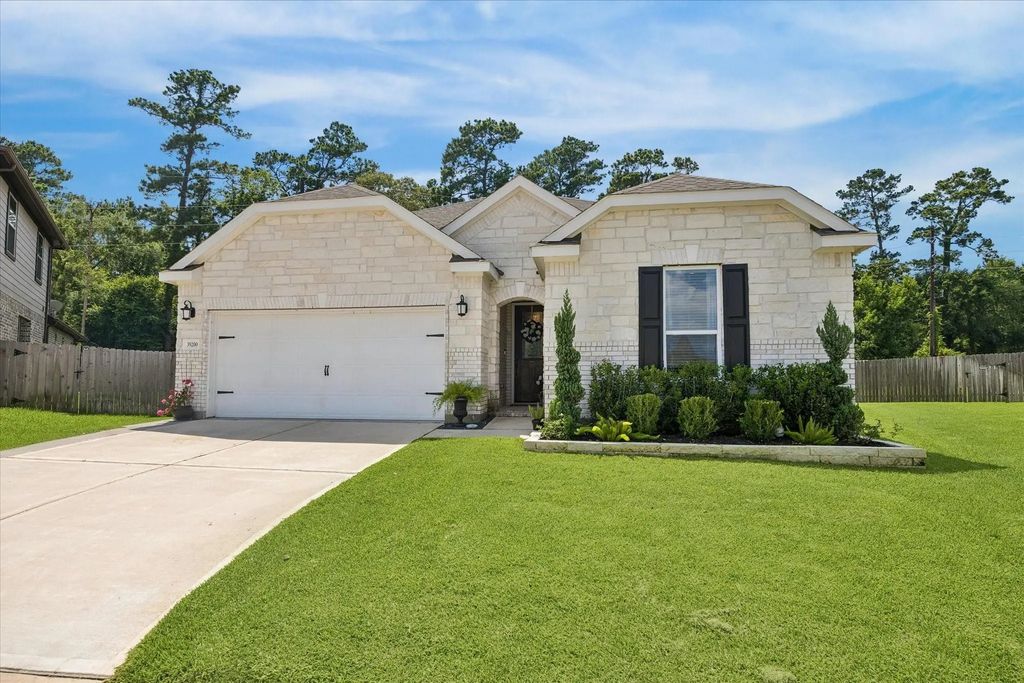 39200 Canyonville Court, Magnolia