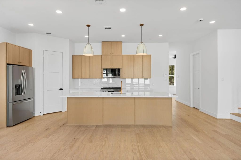 1103 E 37th Street, Houston