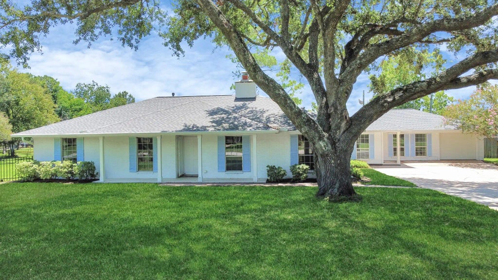 801 Meadow Lark Ave, Friendswood