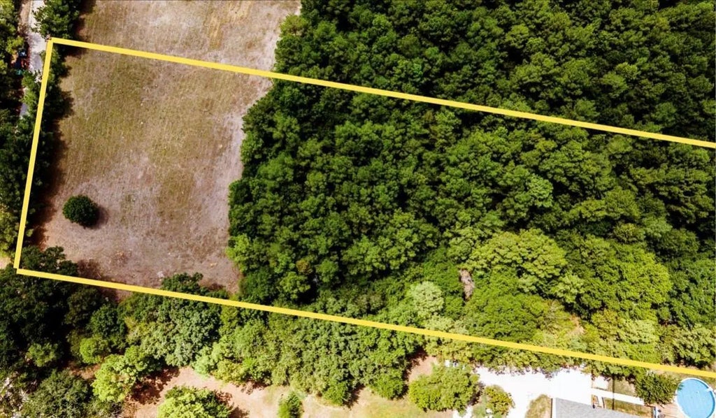 19 Whispering Pines Road, New Waverly