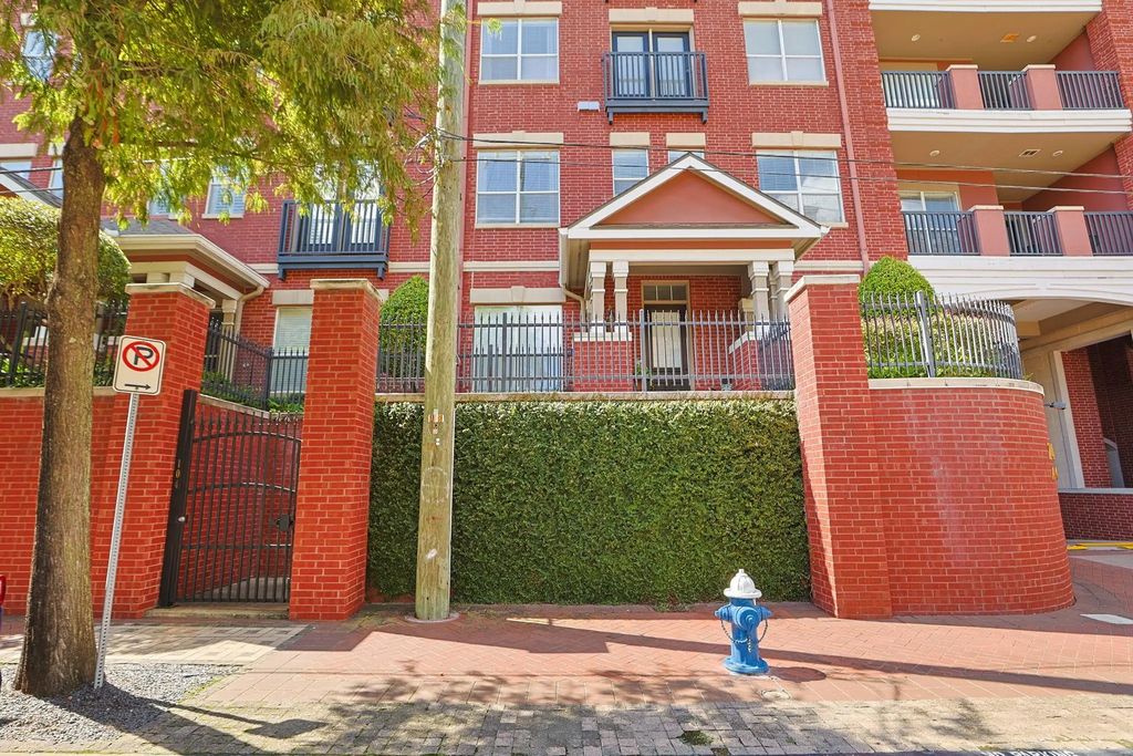 2400 S Mccue Road 104, Houston