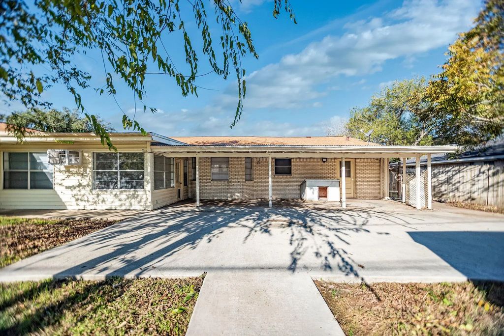 1106 Brookhollow Drive, Port Lavaca