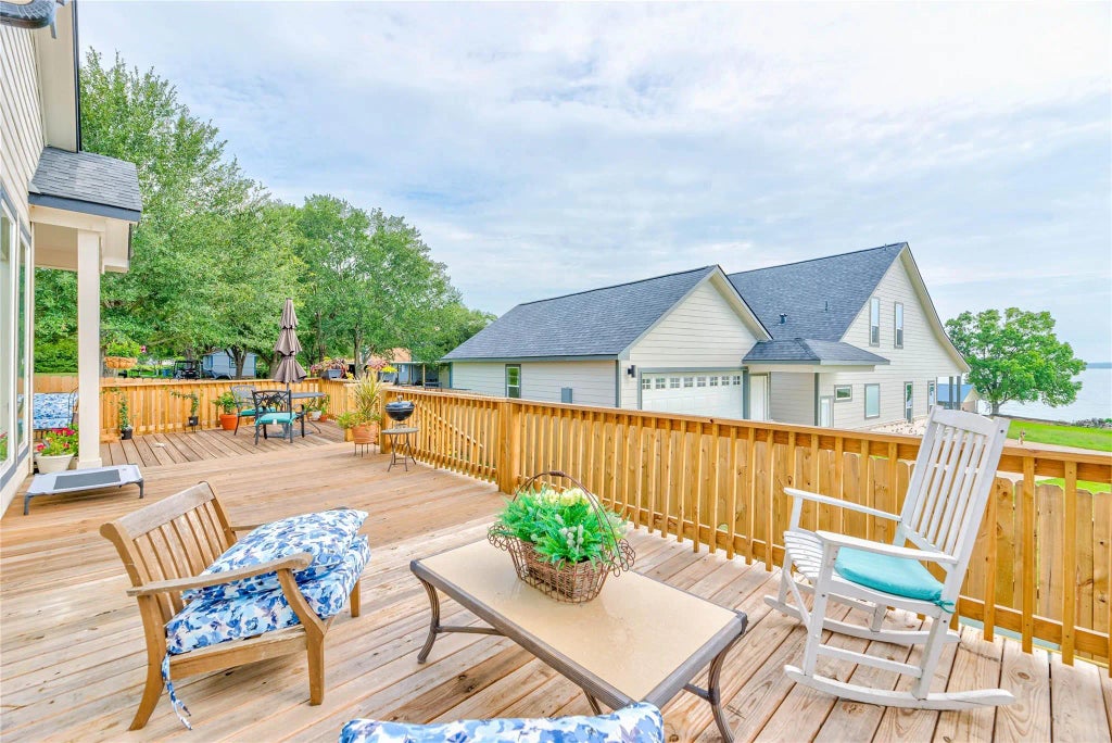 646 Echo Lane, Livingston