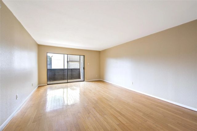 3055 Walnut Bend Lane 21, Houston