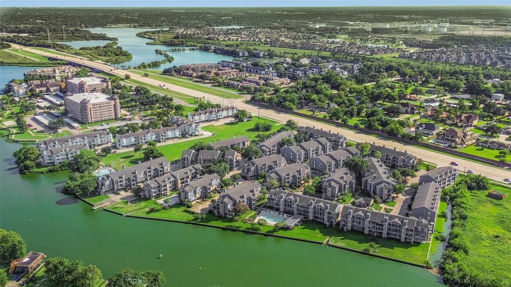 18515 Egret Bay Boulevard 702, Webster