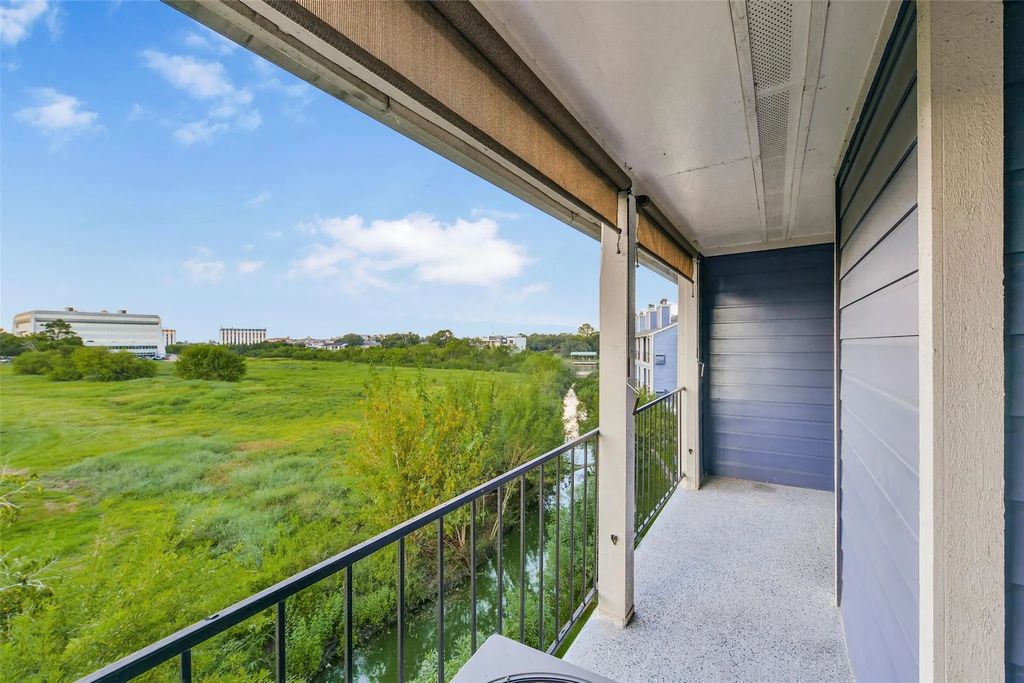 18515 Egret Bay Boulevard 702, Webster