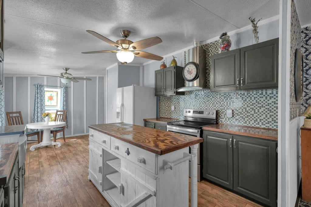 141 Persimmon Road, Onalaska