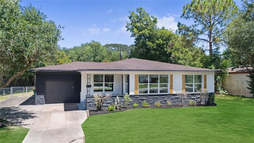 1405 W Crockett Street, La Marque