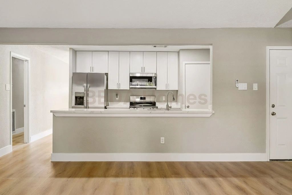 11742 N Willow Circle, Houston