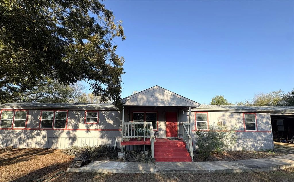 327 Laura Lane, Bastrop