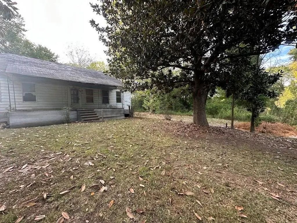 1407 Madam Queen Street, Marshall