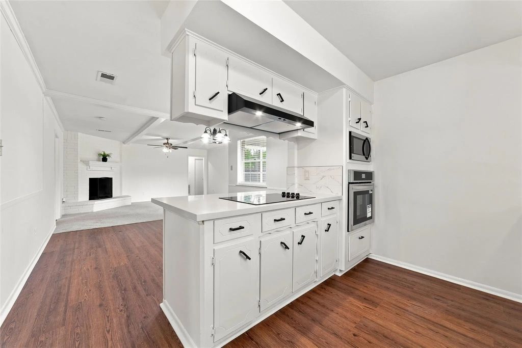 21735 Greenham Drive, Houston