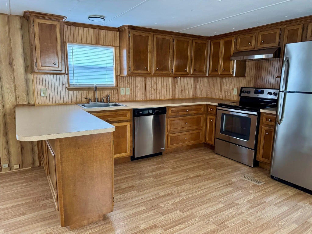 1733 Fm 3277, Livingston