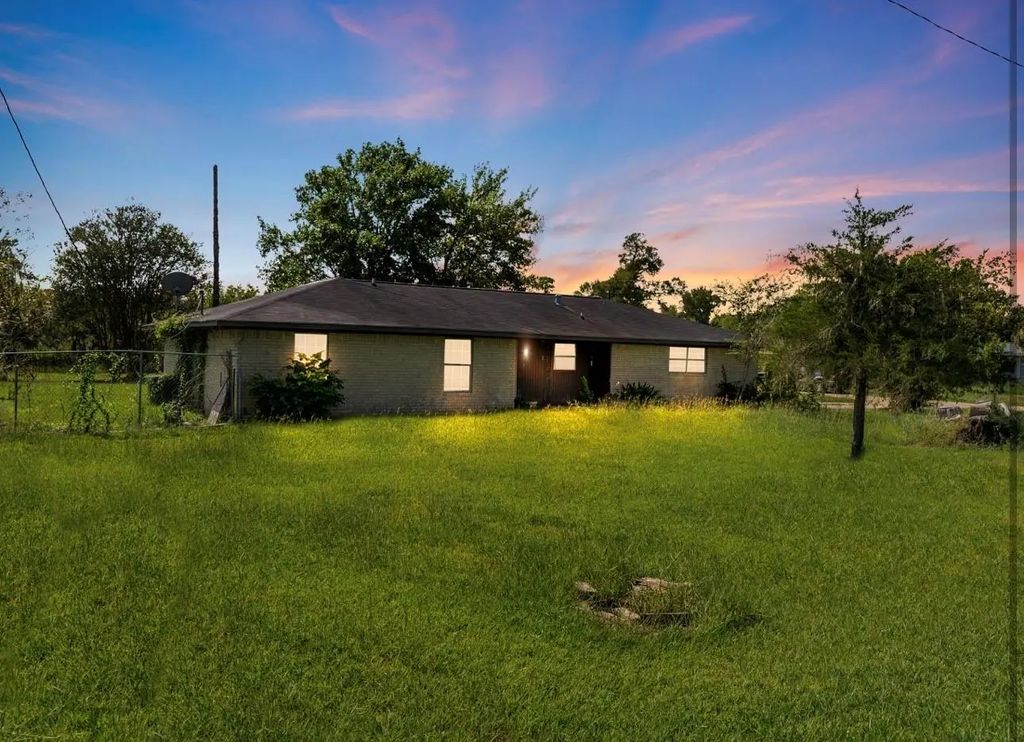 721 County Road 239, Bay City