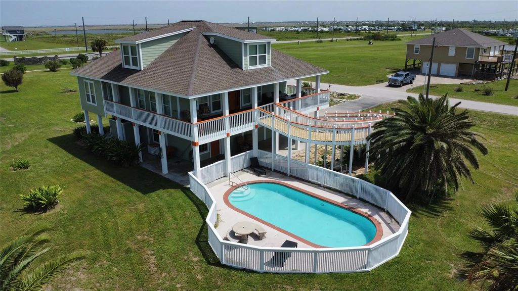 979 Rancho Carribe Drive, Crystal Beach