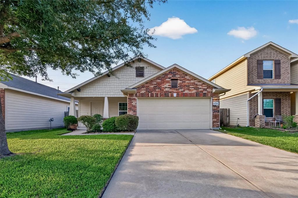 11206 Kingsnorth Drive, Tomball