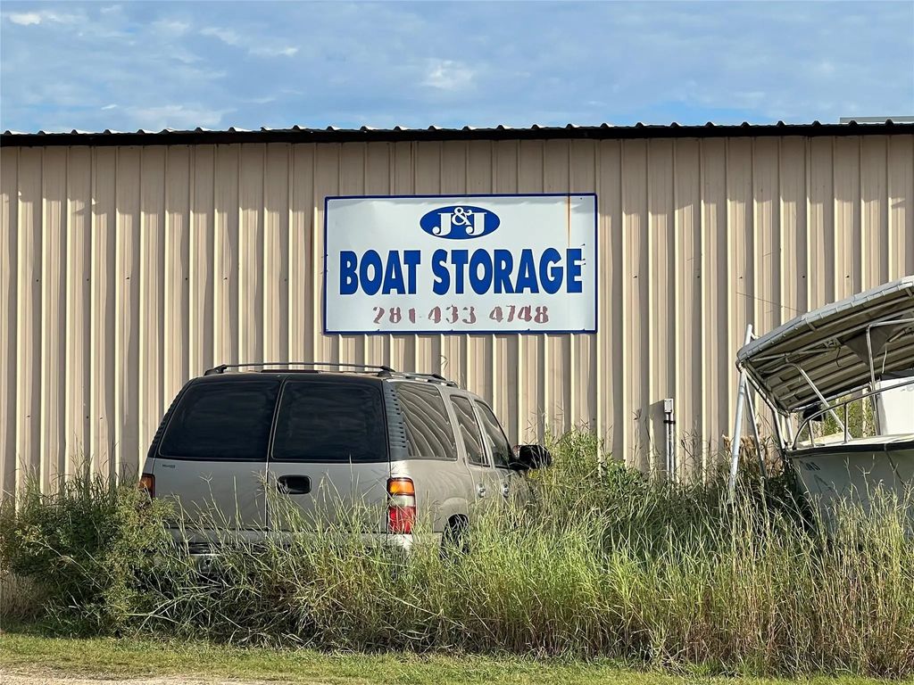 3320 E Highway 332, Freeport