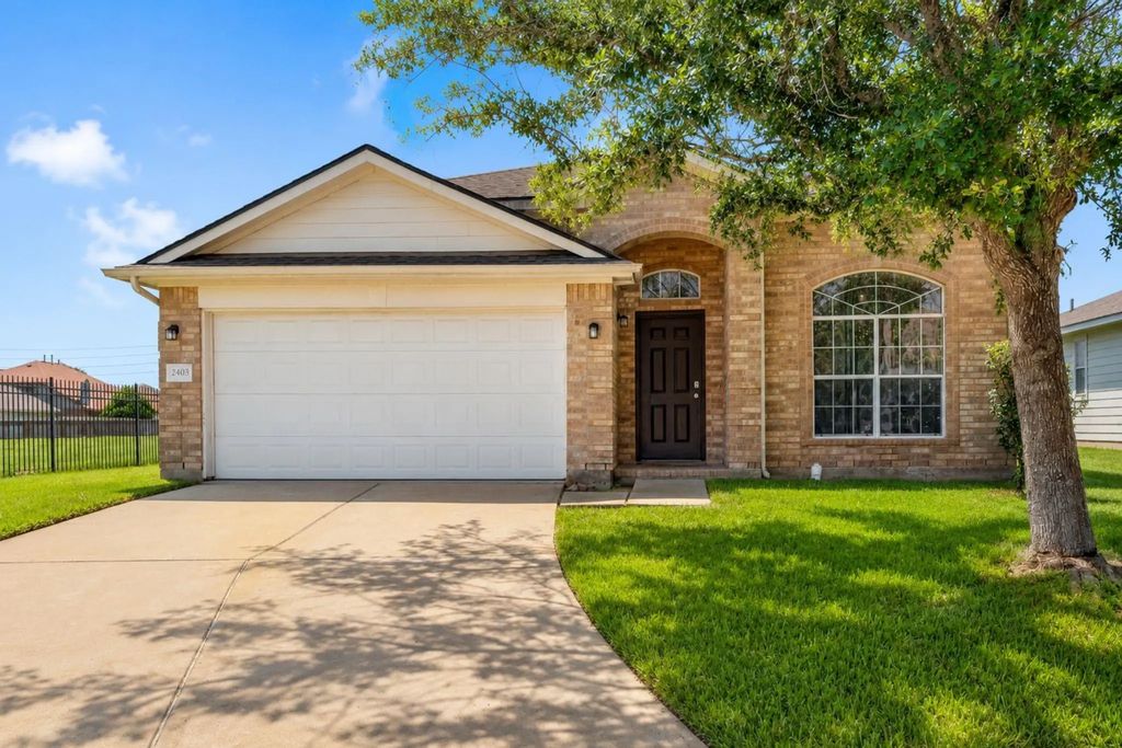 2403 Orchard Run, Fresno