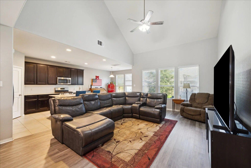 6614 Hunters Way Lane, Baytown