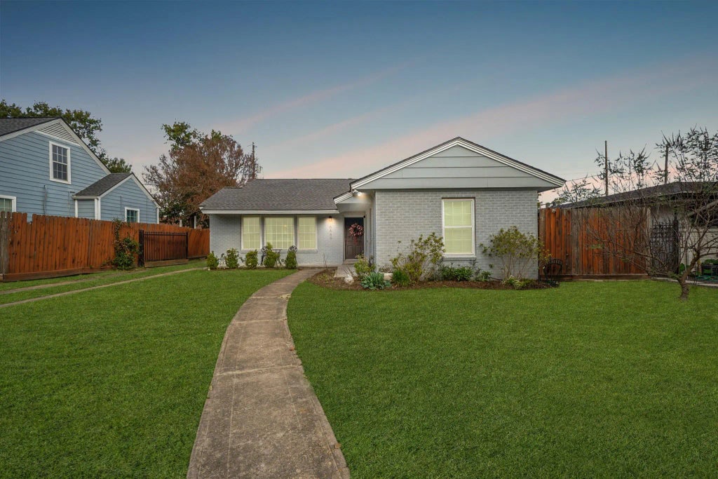 6449 Country Club Drive, Houston