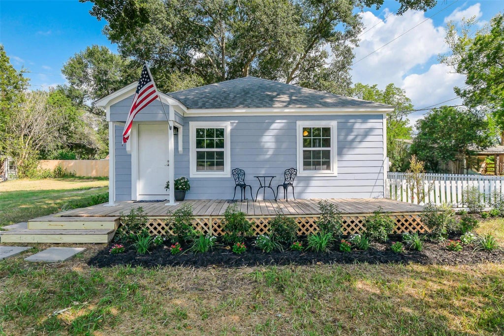 7510 Highway 60, Wallis