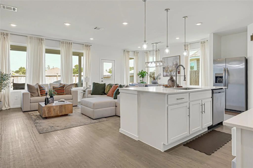 782 Falling Cave Drive, Willis