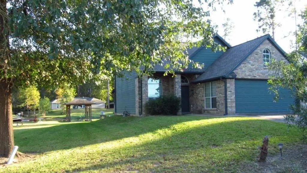70 Lakeside, Trinity